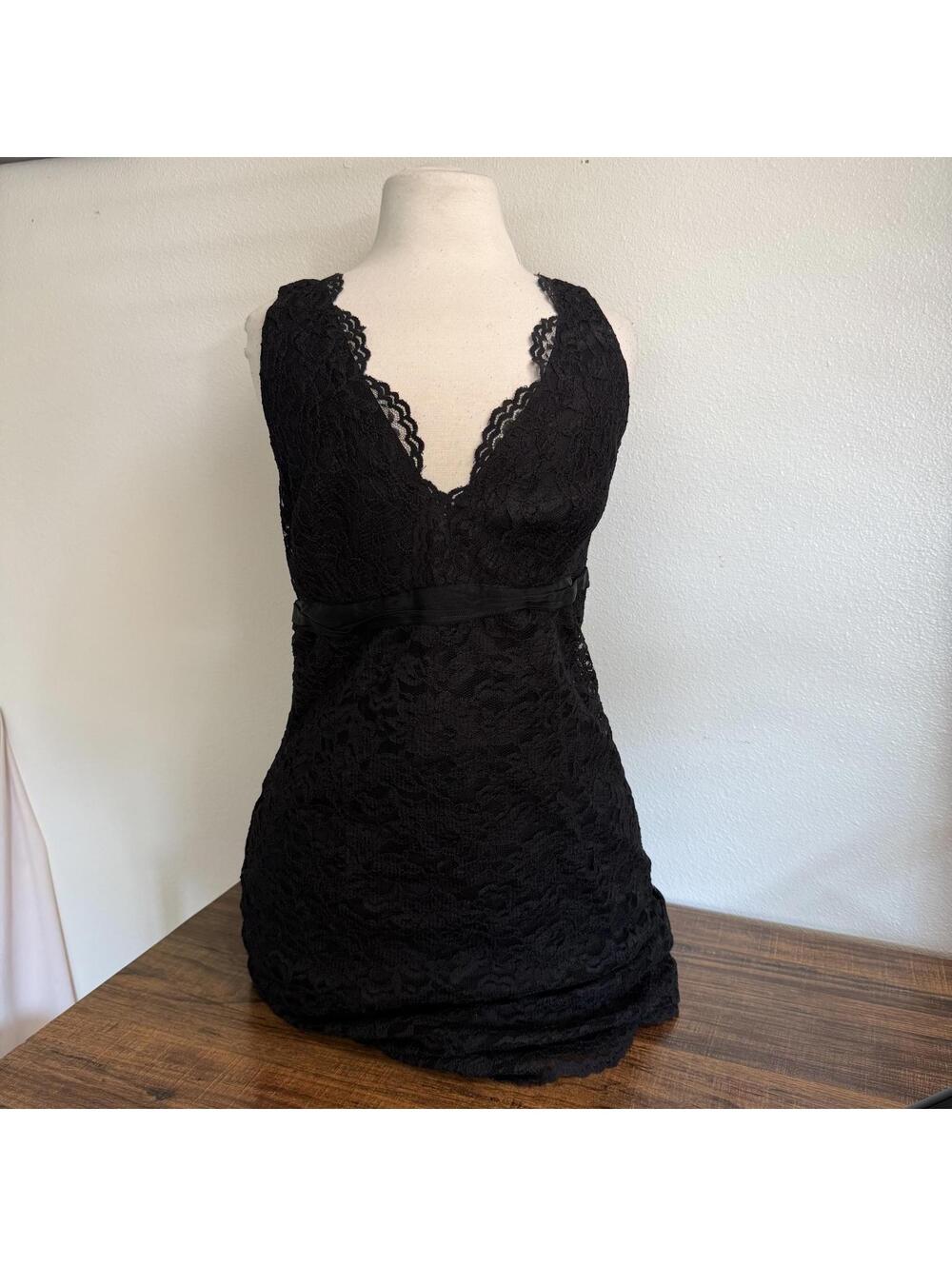 Maggy London Elegant Black Lace Trim V-Neck Dress Size 8